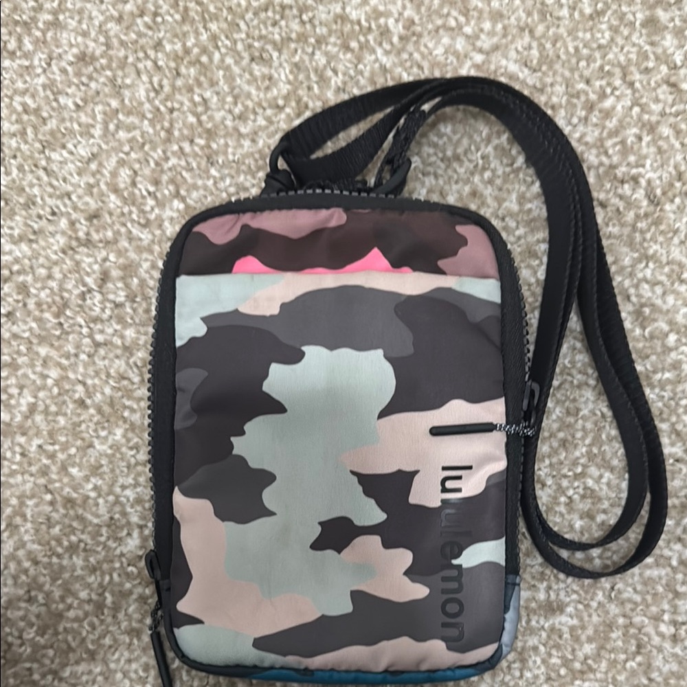 lululemon athletica Camo Crossbody Bag - Black and Gray